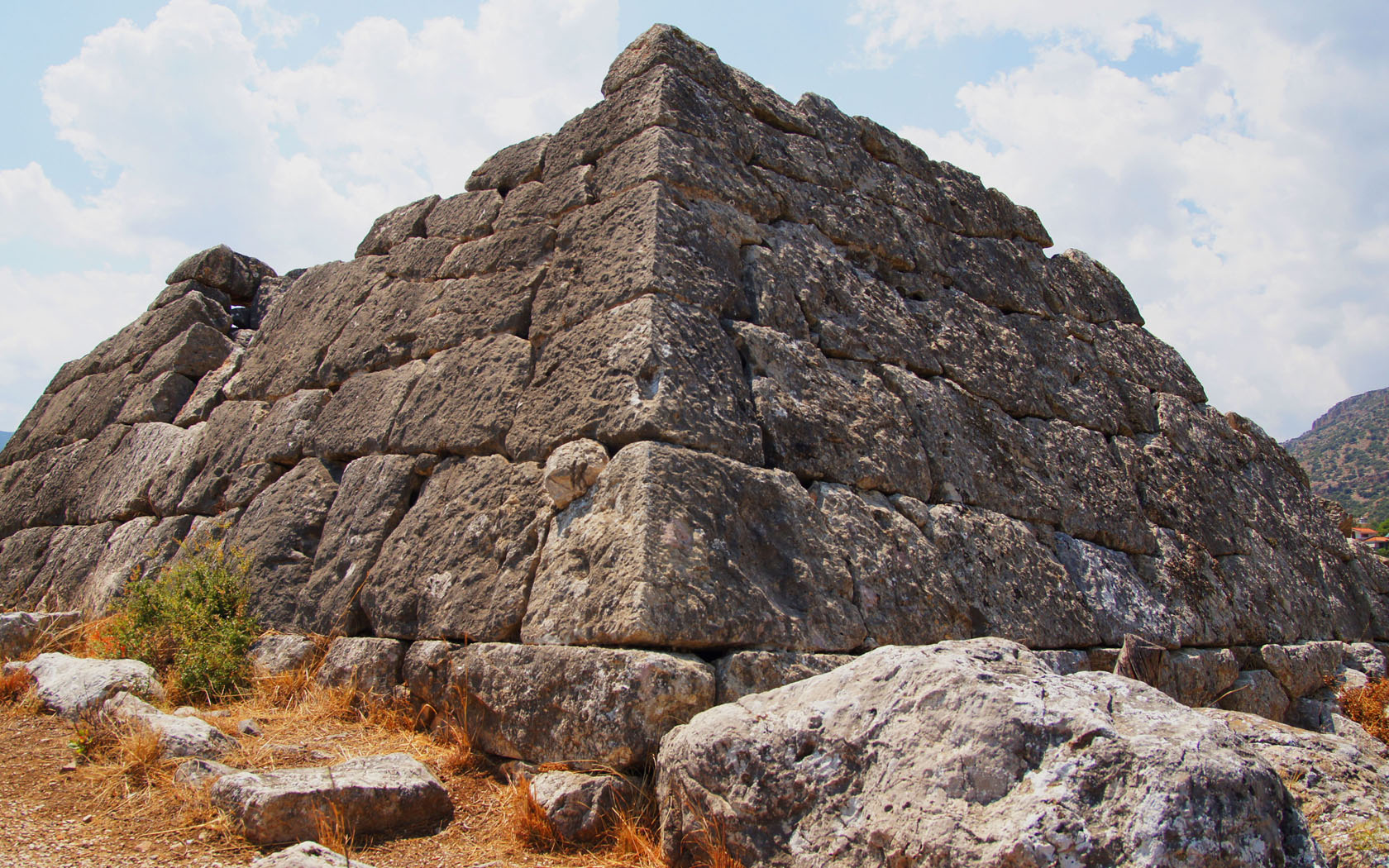 Πυραμίδα ελληνικού αργολίδα